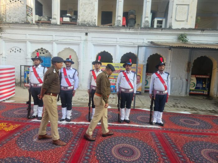 पुलिस उपाधीक्षक यातायात संजय चौहान ने किया यातायात पुलिस लाइन का अर्धवार्षिक निरीक्षण