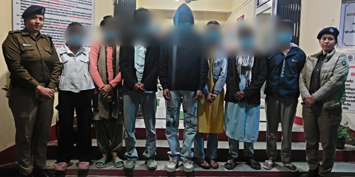 बोर्ड एग्जाम स्कैंडल का खुलासा, 04 युवतियों सहित 07 कथित मुन्ना/मुन्नी धरे