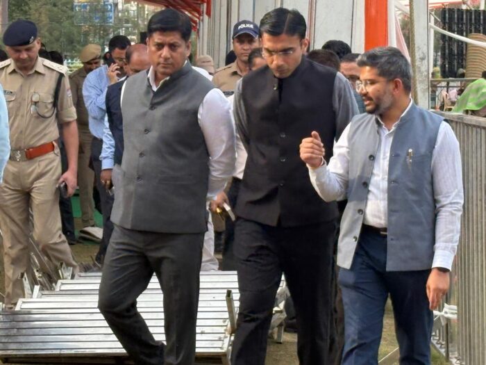 परेड ग्राउंड में प्रस्तावित कार्यक्रम के दृष्टिगत जिलाधिकारी तथा एसएसपी देहरादून द्वारा किया गया कार्यक्रम स्थल का निरीक्षण