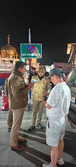 देहरादून में हुड़दंगी छात्रों/युवकों पर नकेल कसने के लिए एसएसपी दून के निर्देशों पर शुरू हुआ दून पुलिस का “ऑपरेशन नाइट वॉच “