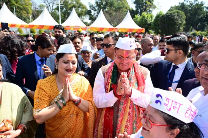 मुख्यमंत्री आवास में पारंपरिक उल्लास के साथआयोजित हुआ होली मिलन समारोह