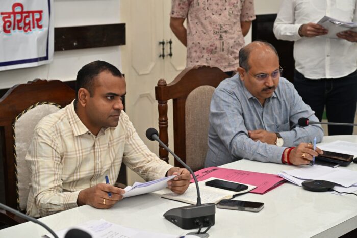 जनपद वासियों की समस्याओं को त्वरित निस्तारण के उदेश्य से जिलाधिकारी मयूर दीक्षित की अध्यक्षता में प्रत्येक सोमवार को आयोजित किया जा रहा है जन सुनवाई कार्यक्रम