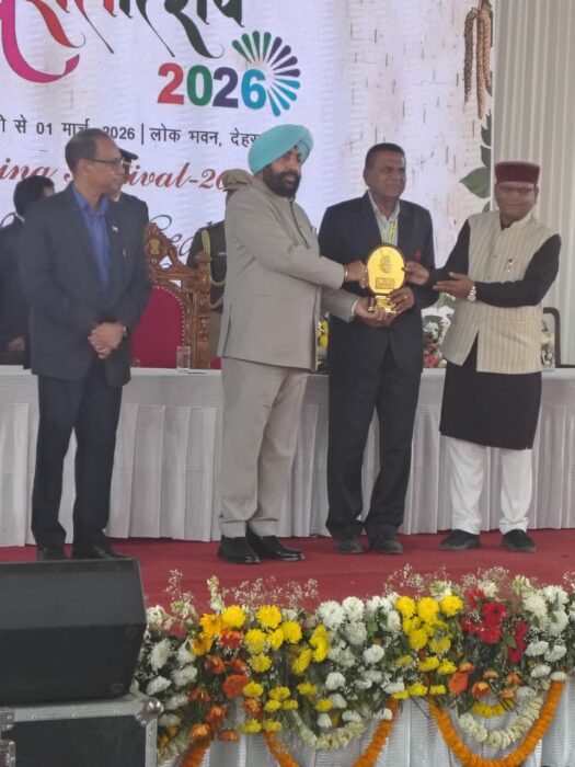 बसंतोत्सव 2026 में उत्कृष्ट संचालन हेतु प्रो. डॉ. नरेश चौधरी को राज्यपाल द्वारा विशेष सम्मान