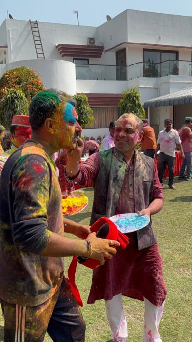 DM और SSP हरिद्वार ने पुलिसकर्मियों एंव पुलिस परिवार के साथ हर्षोल्लास से मनाई होली