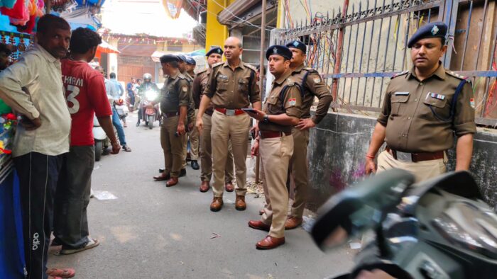 एसपी सिटी देहरादून द्वारा झंडा मेला क्षेत्र का भ्रमण कर सुरक्षा व्यवस्था का लिया जायजा