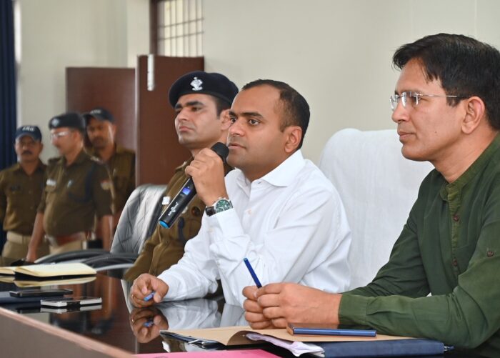 जनपदवासियों की समस्याओं का त्वरित निराकरण करने के उद्देश्य से तहसील भगवानपुर में जिलाधिकारी मयूर दीक्षित की अध्यक्षता में आयोजित हुआ तहसील दिवस