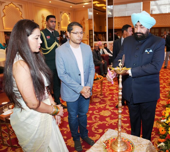 राज्यपाल ने “एक पहाड़ी ऐसा भी” अवार्ड्स से लोगों को किया सम्मानित