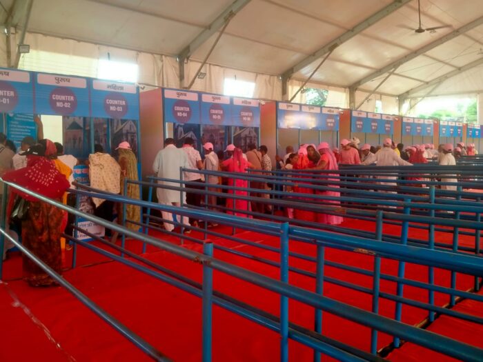 हरिद्वार ऋषिकुल मैदान में बनाए गए यात्री पंजीकरण केंद्र में पंजीकरण के दुसरे दिन चारधाम यात्रा के लिए 1493 यात्रियों ने अपना पंजीकरण कराया