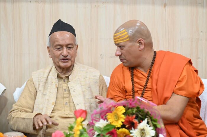 अति विशिष्ठ लोगों की मौजूदगी में प्रेस क्लब में चल रहे कार्यक्रम के दौरान रिवाल्वर लेकर कार्यक्रम मे घुसने का प्रयास, सुरक्षा कर्मियों ने अंदर घुसने नही दिया
