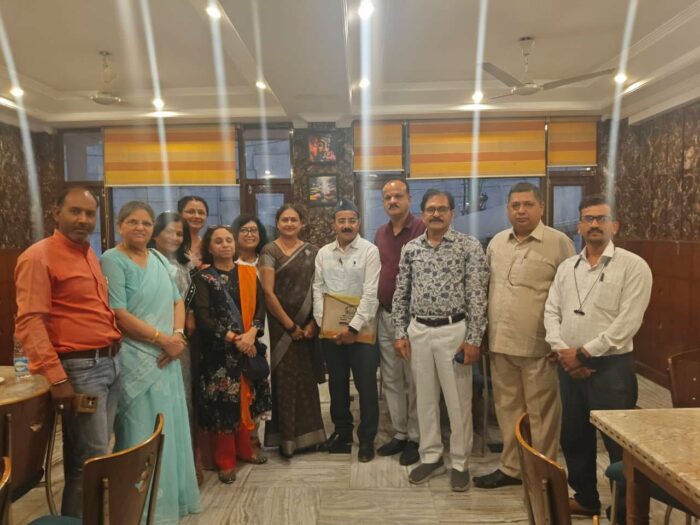 भारत विकास परिषद समाज में संपर्क,संस्कार व सहयोग के संकल्प साथ प्रेरणादायक कार्य कर रही है।परिषद समाज के वंचित व गरीब लोगों के लिए सेवा प्रकल्प के रूप में कार्यरत है।