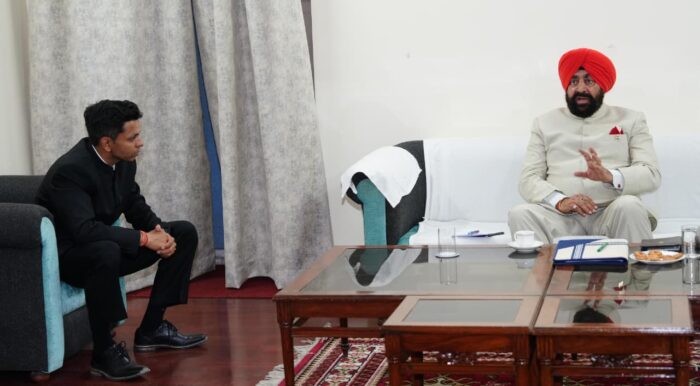 माननीय राज्यपाल ने अधिकारियों के साथ की समीक्षा बैठक, योजनाबद्ध तरीके से कार्य करने के दिए निर्देश