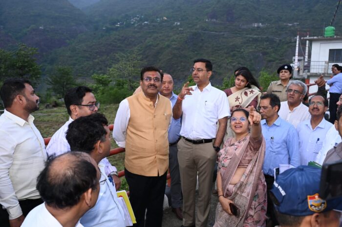 मुख्य सचिव द्वारा किया गया टिहरी झील क्षेत्र का भ्रमण एवं पर्यटन विकास परियोजना का निरीक्षण