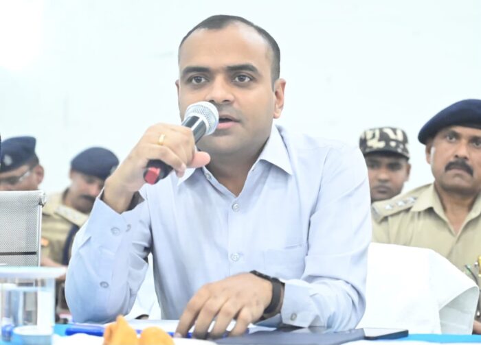 डीएम हरिद्वार मयूर दीक्षित एवं एसएसपी हरिद्वार नवनीत सिंह ने सोमवती अमावस्या स्नान पर्व में नियुक्त पुलिस बल को किया ब्रीफ