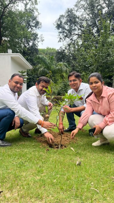 विश्व पर्यावरण दिवस पर संयुक्त मजिस्ट्रेट रुड़की सहित राजस्व अधिकारियों ने किया पौधारोपण