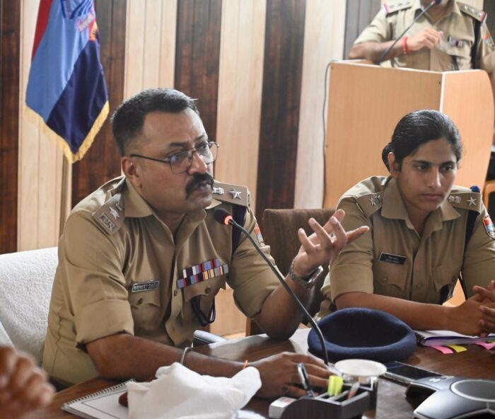 मातहतों से अभिभावक के तौर पर मिले एसएसपी नवनीत सिंह