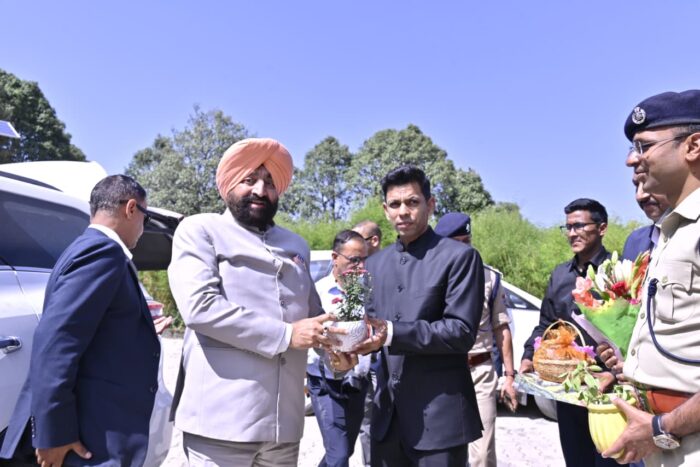 तीन दिवसीय भ्रमण पर अल्मोड़ा पहुंचे माननीय राज्यपाल, बिनसर में किया पौधारोपण