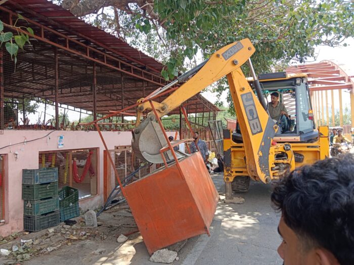 मुख्यमंत्री के निर्देशन में जनपद में चलाया गया अतिक्रमण हटाओ अभियान