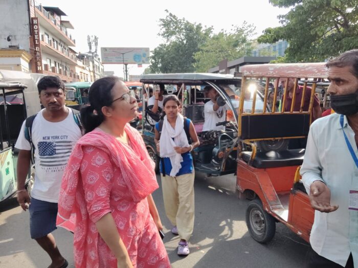 डीएम मयूर दीक्षित के निर्देश पर परिवहन विभाग की बड़ी कार्रवाई, बिना सत्यापन संचालित 50 से अधिक ई-रिक्शा सीज