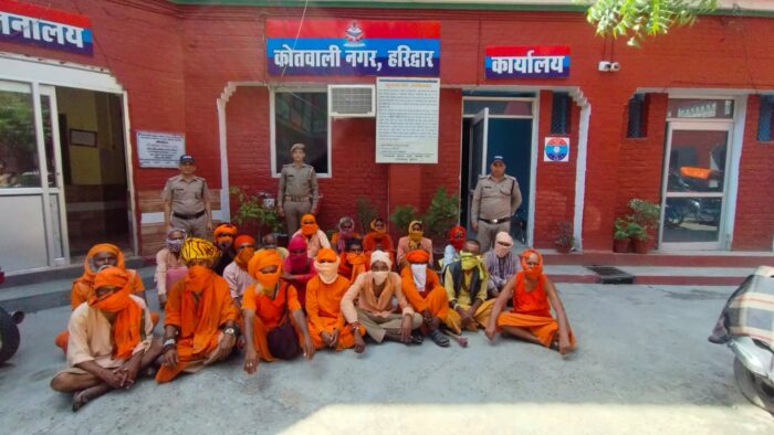 धर्म की आड़ में लोगों की आस्था से खिलवाड़ करने वाले 21 कालनेमि ढोंगी बाबा हिरासत में