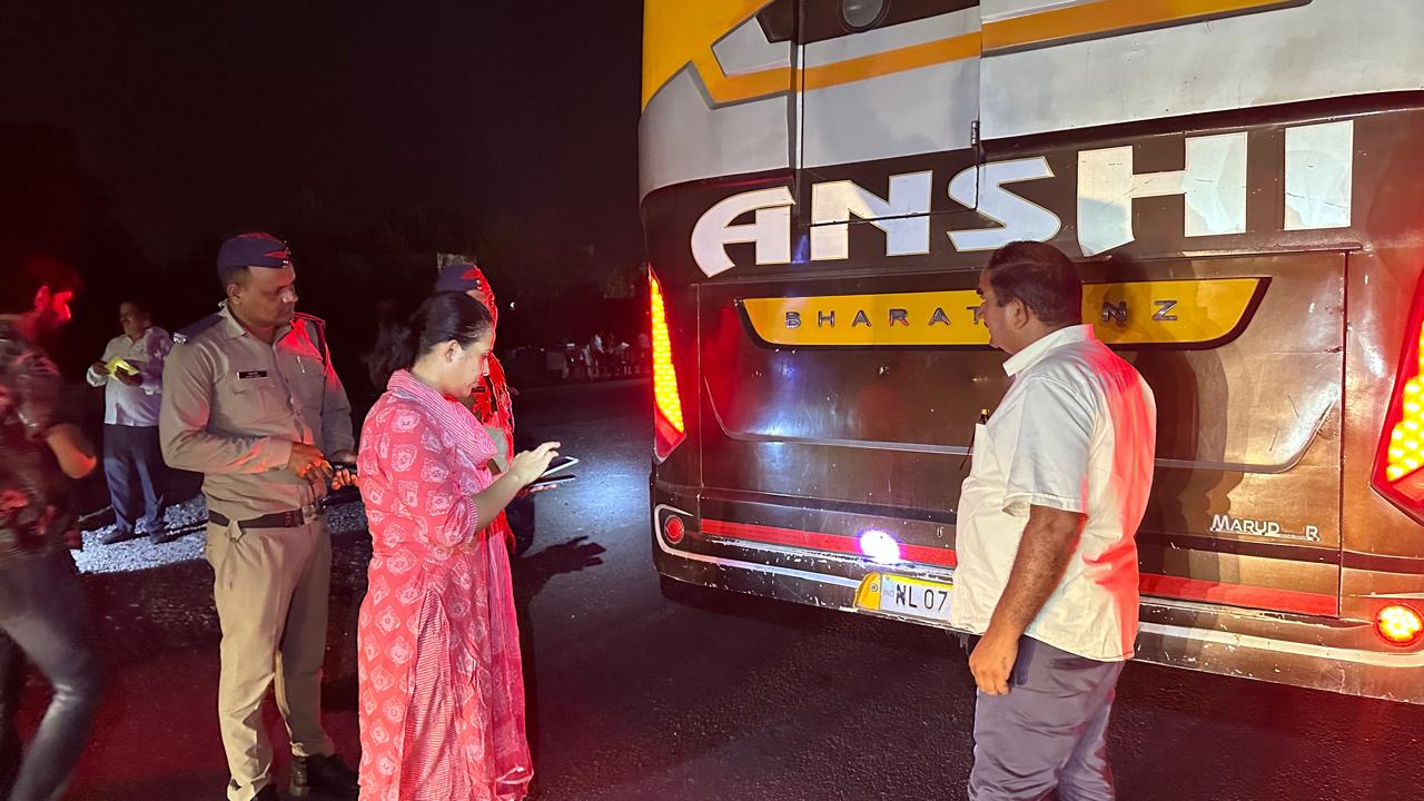 जिलाधिकारी मयूर दीक्षित के निर्देशों पर हरिद्वार में लक्ज़री स्लीपर बसों के विरुद्ध सघन प्रवर्तन अभियान, 80 चालान एवं 12 बसें सीज़