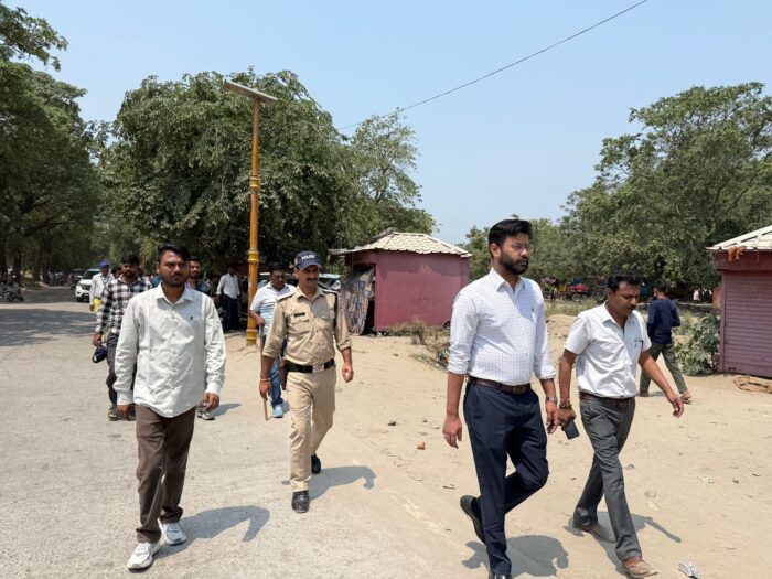 निर्जला एकादशी स्नान पर्व से पहले रोडीबेलवाला क्षेत्र में चला अतिक्रमण हटाओ अभियान