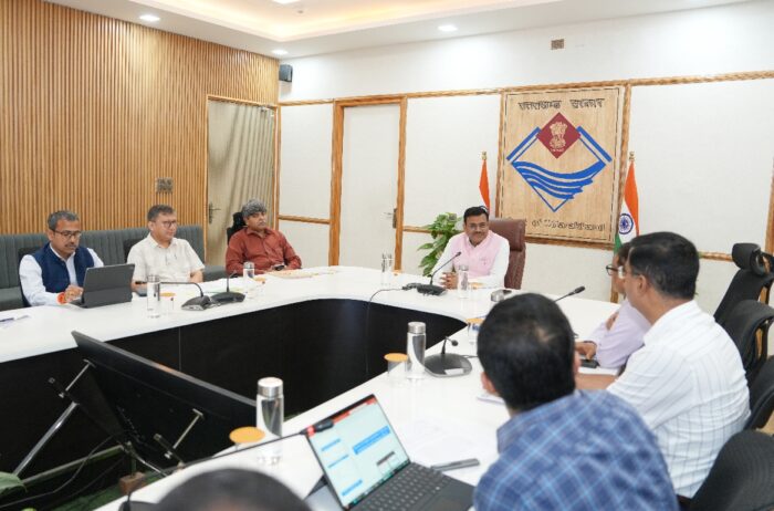 मुख्य सचिव आनन्द बर्द्धन ने शुक्रवार को सचिवालय में विभिन्न विभागों के वित्तीय वर्ष 2026-27 के अंतर्गत केंद्र पोषित योजनाओं, वाह्य सहायतित योजनाओं, नाबार्ड और स्पेशल असिस्टेंस टू स्टेट्स फॉर कैपिटल इन्वेस्टमेंट (SASCI) योजनाओं की समीक्षा की