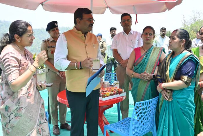 मुख्य सचिव उत्तराखंड द्वारा टिहरी गढ़वाल में बजरंग सेतु एवं हिलान्स हिमालयन भोजनालय का निरीक्षण