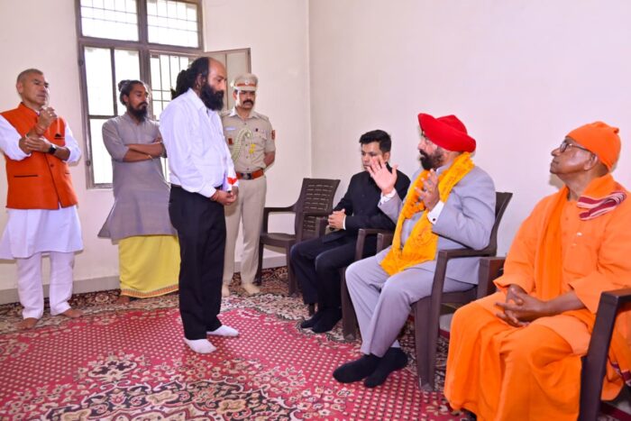 काकड़ीघाट में राज्यपाल ने ज्ञानवृक्ष एवं कर्कटेश्वर मंदिर में की पूजा-अर्चना