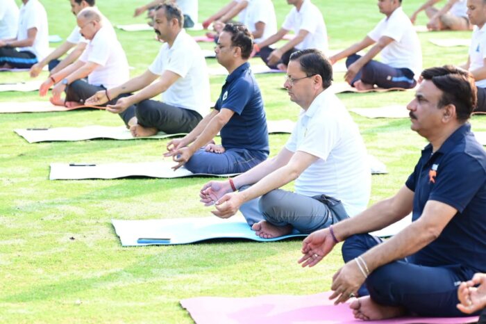 21 जून को आयोजित होने वाले अंतरराष्ट्रीय योग दिवस के उपलक्ष्य में मुख्यमंत्री ने अधिकारियों एवं कर्मचारियों के साथ किया योगाभ्यास