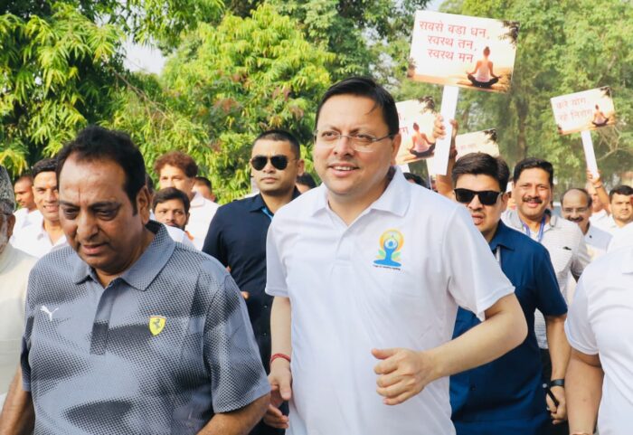 मुख्यमंत्री ने देहरादून में 12 वें अंतरराष्ट्रीय योग दिवस के उपलक्ष्य में आयोजित रन फॉर योगा कार्यक्रम में किया प्रतिभाग