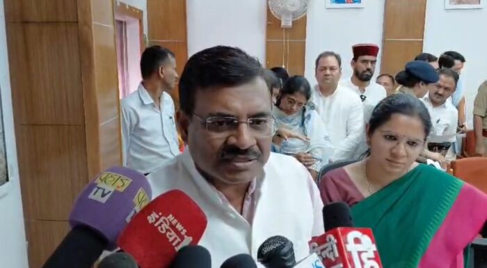 मुख्य सचिव ने जनप्रतिनिधियों एवं सामाजिक कार्यकर्ताओं के साथ विकास कार्यों एवं जनसमस्याओं की समीक्षा बैठक की