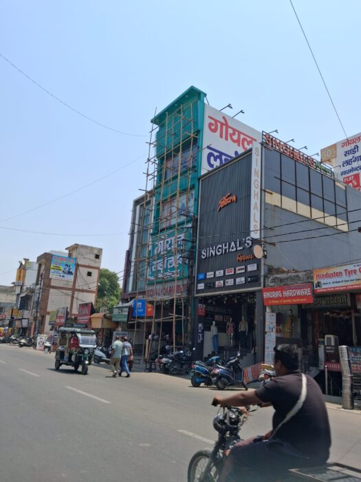 हरिद्वार का पूरा श्रवण नाथ नगर आवासीय से कॉमर्शियल में तबदील हो चुका है