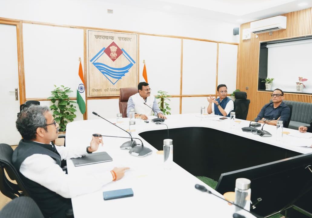 मुख्य सचिव आनन्द बर्द्धन की अध्यक्षता में सचिवालय में व्यय वित्त समिति की बैठक आयोजित हुई। बैठक के दौरान समिति द्वारा विभिन्न विभागों के प्रस्तावों को संस्तुति प्रदान की गई
