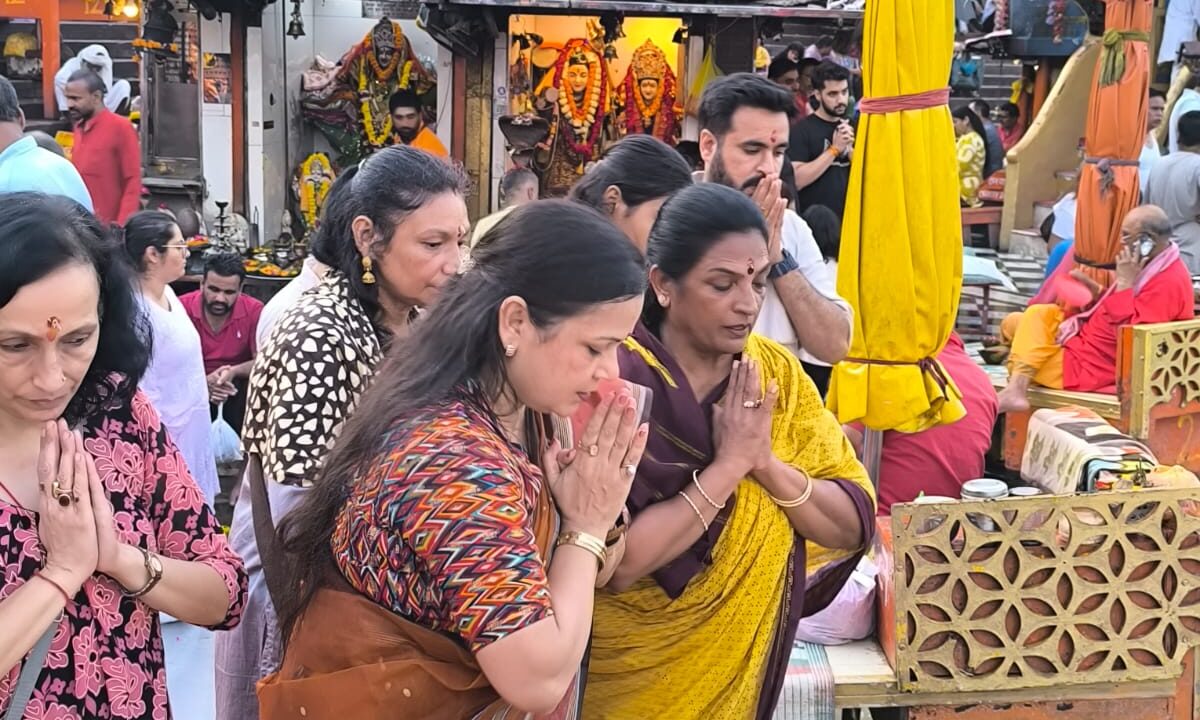 जिला पॉश एक्ट समिति ने गंगा पूजन और आरती कर निष्पक्ष निर्णय लेने का मां गंगा से आशीर्वाद लिया