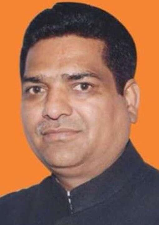 भाजपा के पूर्व विधायक की माने तो उत्तराखंड के मुख्यमंत्री पुष्कर सिंह धामी के अभी दूध के दांत भी नहीं टूटे हैं, और राज्य के जो बुड्ढे हैं यह अपनी औकात में रहे