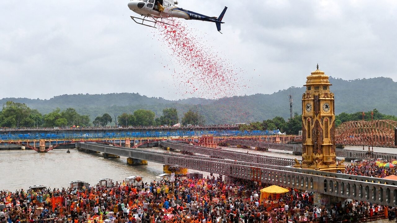 भव्य स्वागत, पुष्पवर्षा और चरण प्रक्षालन के साथ देवभूमि ने किया शिवभक्त कांवड़ियों का अभिनंदन