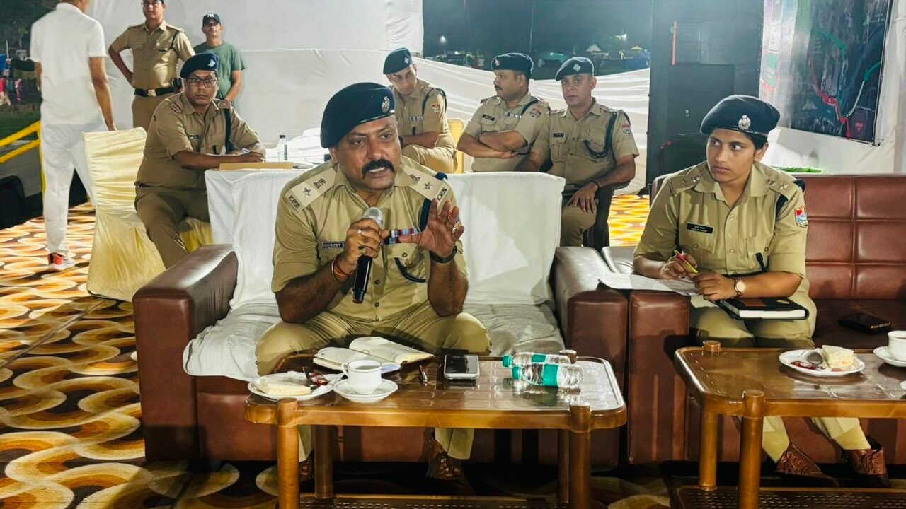 अब तब की कांवड़ यात्रा का एसएसपी नवनीत सिंह ने लिया फ़ीडबैक, आगे की तैयारियों पर की चर्चा