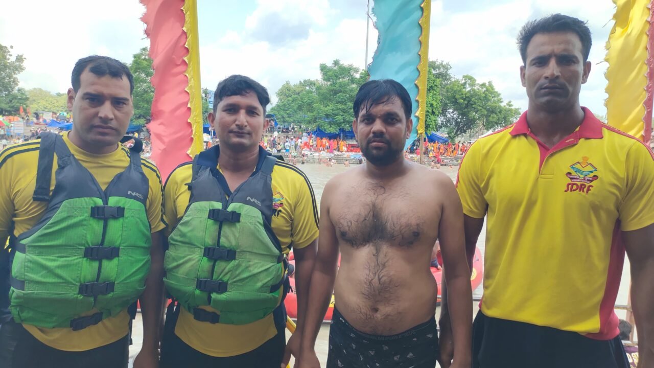 कांवड़ यात्रा के दौरान एसडीआरएफ की मुस्तैदी, गंगा के तेज बहाव में फंसे 18 शिवभक्तों को सकुशल रेस्क्यू किया