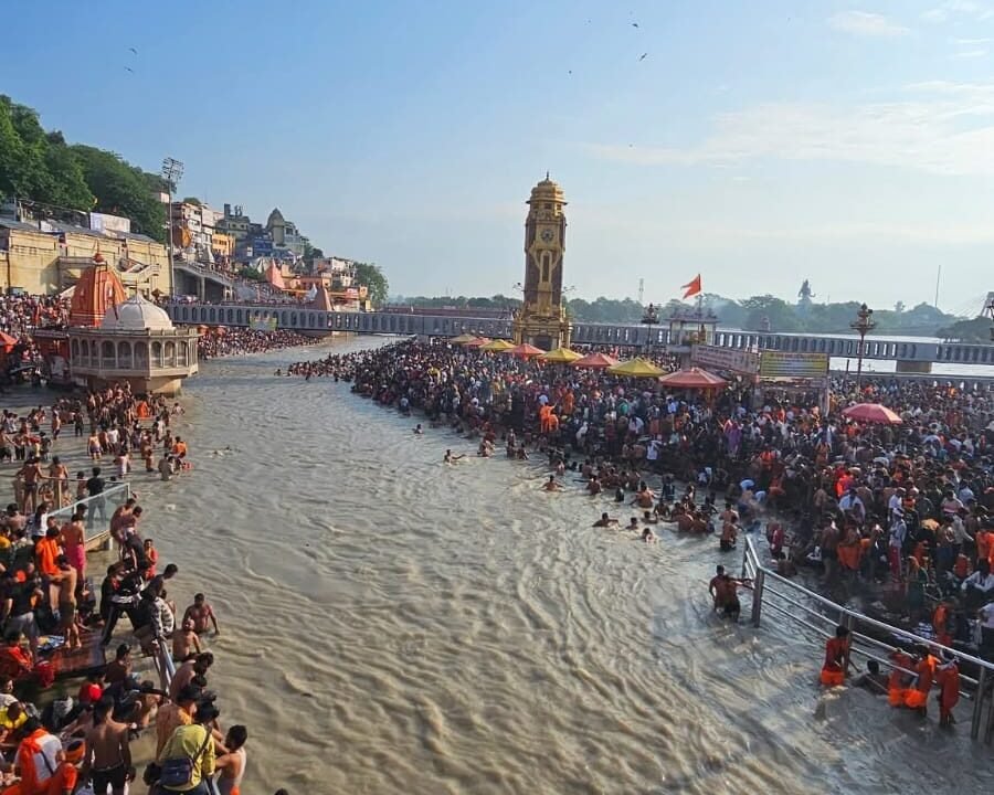 भक्ति की शक्ति को नापने का कोई पैमाना नहीं होता बुलंद होंसलों के आगे कष्ट भी बौने पड़ जाते हैं, कुछ ऐसा ही नजारा देखने को मिल रहा है तीर्थ नगरी हरिद्वार में