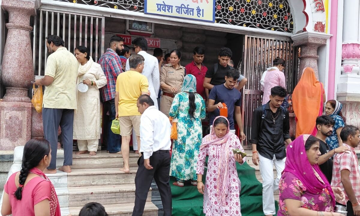 हरिद्वार शिवालयों में चल रहा है बाबा भोलेनाथ का महा जलाभिषेक