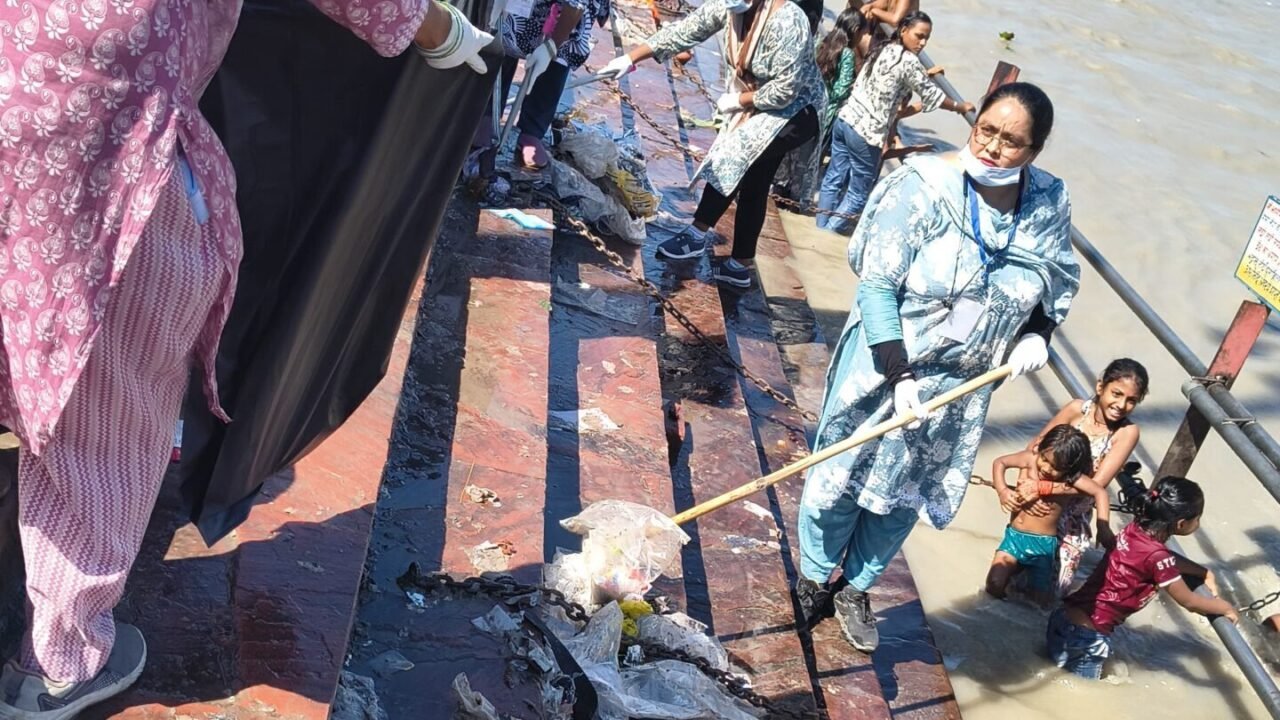 हरिद्वार में कांवड़ यात्रा सकुशल सम्पन्न होने के बाद जनपद में चलाया जा रहा वृहद सफाई अभियान