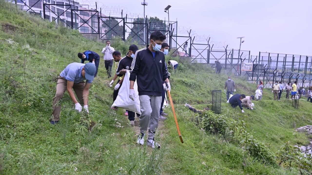 स्वतंत्रता दिवस से पूर्व अल्मोड़ा में चलाया गया वृहद स्वच्छता अभियान