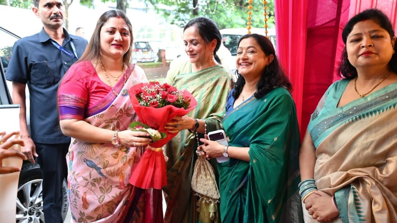 तीज के रंग में रंगी पुलिस लाइन देहरादून, गूंजे लोकगीत और खनकी चूड़िया