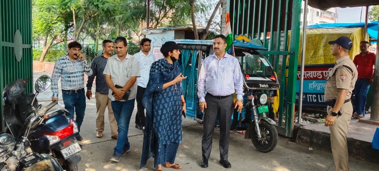 कुंभ मेला तैयारियों को लेकर मेलाधिकारी ने किया शहर के विभिन्न क्षेत्रों का निरीक्षण