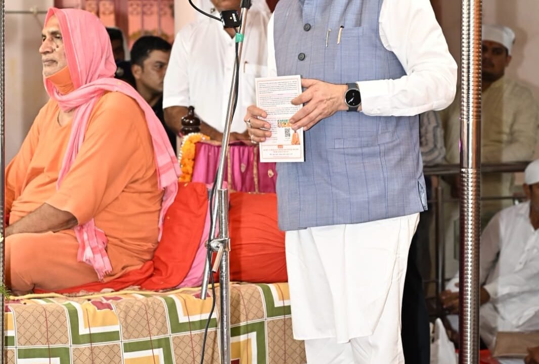 संत समाज का मार्गदर्शन धर्म, संस्कृति और राष्ट्र निर्माण की प्रेरणा : मुख्यमंत्री
