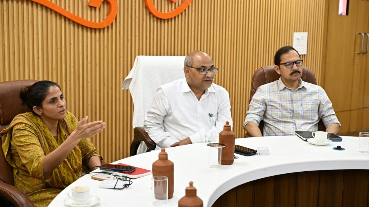 मंडलायुक्त ने कुंभ क्षेत्र में निर्माण कार्यों का किया स्थलीय निरीक्षण