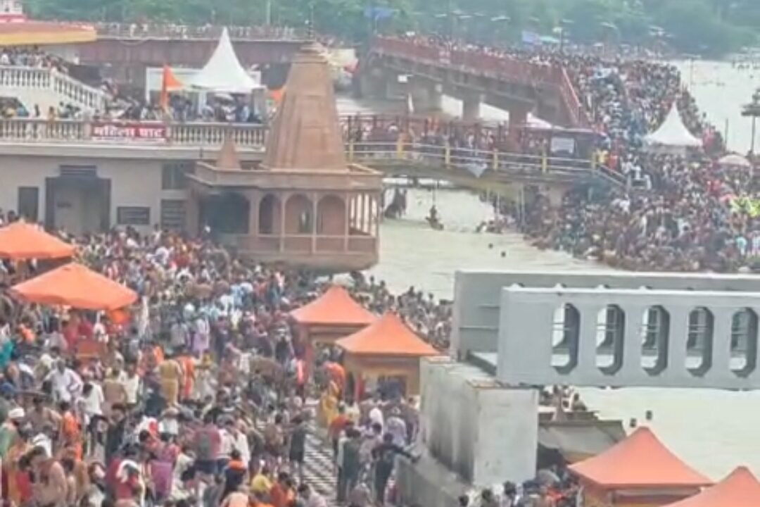 हरकी पौड़ी हरिद्वार में उमड़ा आस्था का सैलाब