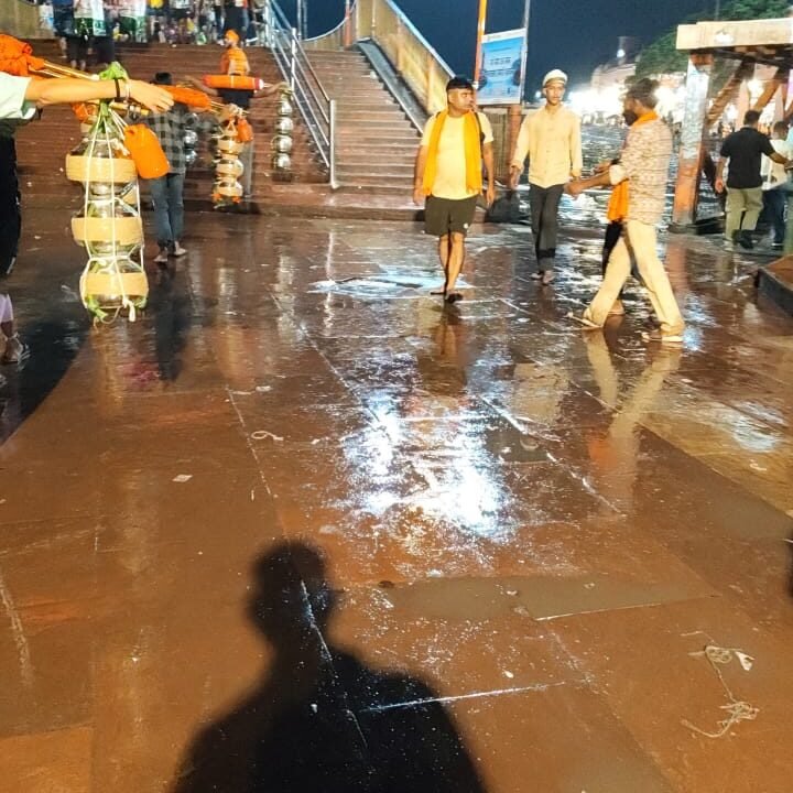 नगर निगम हरिद्वार का घाटों पर रात्रि सफाई अभियान जारी
